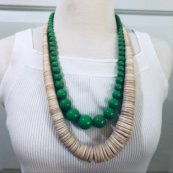 Graduated Acrylic Green Necklace - Picture 2 of 6